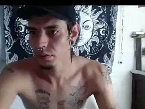 Snapshot of tayler_punk_noise chatting on 12-15-24, 04:59 tayler punk noise online show from 12-15-24, 04:59