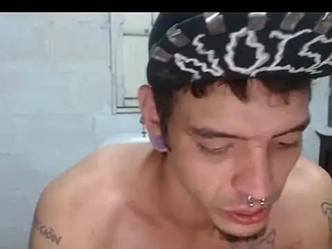 Snapshot of tayler_punk_noise chatting on 12-17-24, 12:56 tayler punk noise online show from 12-17-24, 12:56