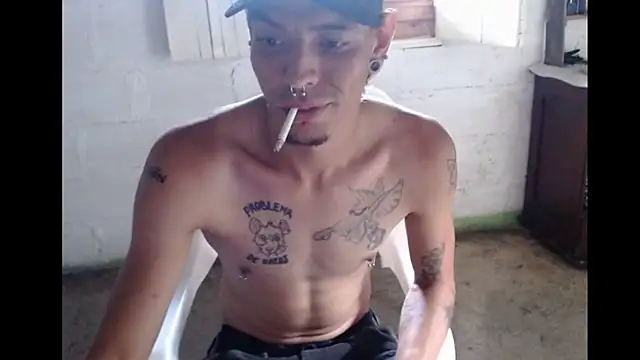 Snapshot of tayler_punk_noise chatting on 01-31-25, 09:26 tayler punk noise online show from 01-31-25, 09:26