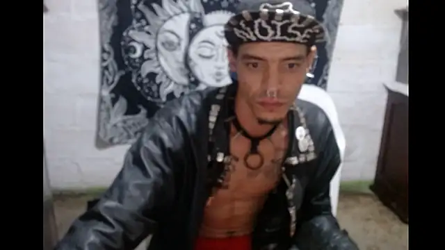 Snapshot of tayler_punk_noise chatting on 02-09-25, 01:00 tayler punk noise online show from 02-09-25, 01:00