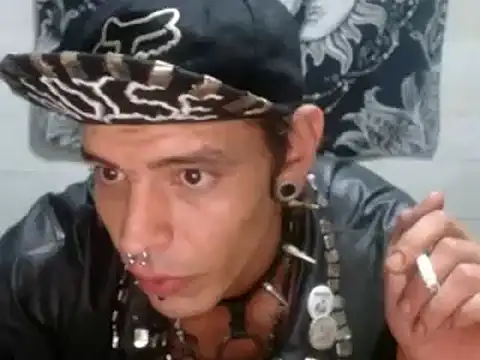 Snapshot of tayler_punk_noise chatting on 01-05-25, 12:31 tayler punk noise online show from 01-05-25, 12:31