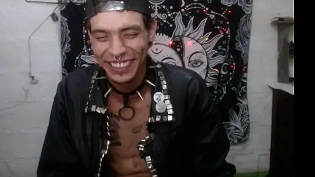 Snapshot of tayler_punk_noise chatting on 01-12-25, 07:53 tayler punk noise online show from 01-12-25, 07:53