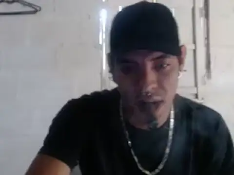 Snapshot of tayler_punk_noise chatting on 01-01-25, 06:59 tayler punk noise online show from 01-01-25, 06:59