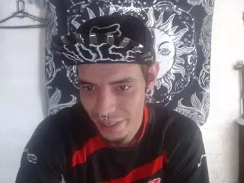 Snapshot of tayler_punk_noise chatting on 12-23-24, 02:39 tayler punk noise online show from 12-23-24, 02:39