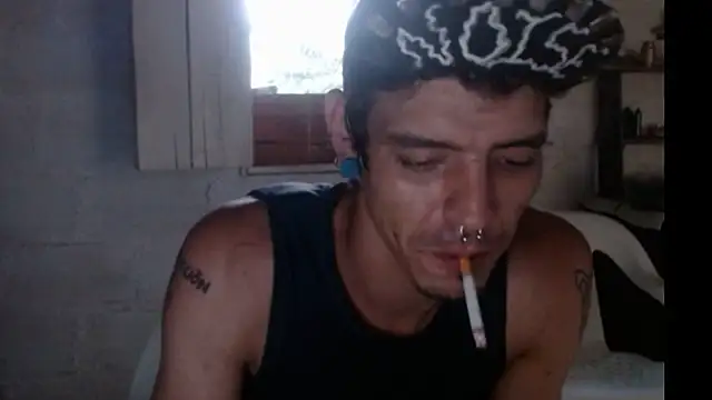 Snapshot of tayler_punk_noise chatting on 01-08-25, 10:48 tayler punk noise online show from 01-08-25, 10:48