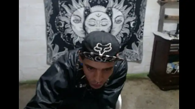 Snapshot of tayler_punk_noise chatting on 01-31-25, 03:30 tayler punk noise online show from 01-31-25, 03:30