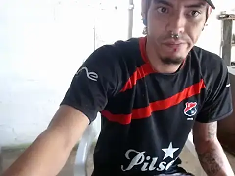 Snapshot of tayler_punk_noise chatting on 12-26-24, 03:42 tayler punk noise online show from 12-26-24, 03:42