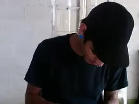 Snapshot of tayler_punk_noise chatting on 12-25-24, 10:05 tayler punk noise online show from 12-25-24, 10:05