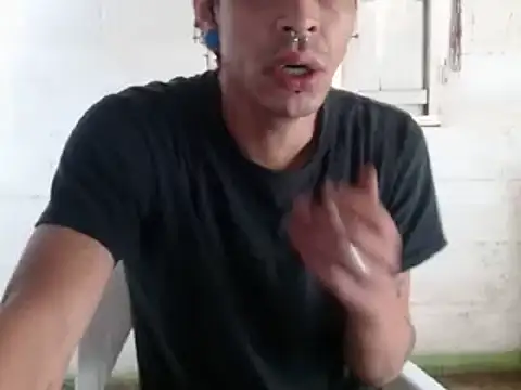 Snapshot of tayler_punk_noise chatting on 12-31-24, 12:36 tayler punk noise online show from 12-31-24, 12:36