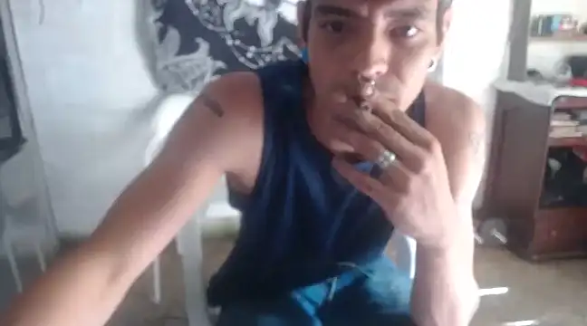 Snapshot of tayler_punk_noise chatting on 12-23-24, 07:09 tayler punk noise online show from 12-23-24, 07:09