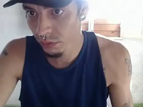 Snapshot of tayler_punk_noise chatting on 12-24-24, 05:23 tayler punk noise online show from 12-24-24, 05:23