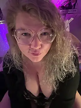 CurvyAnonymousGirl89 online show from 03-04-26, 08:16