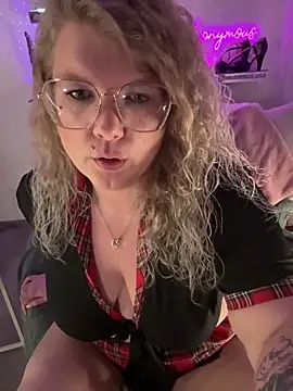 Snapshot of CurvyAnonymousGirl89 chatting on 02-09-26, 06:06 CurvyAnonymousGirl89 online show from 02-09-26, 06:06