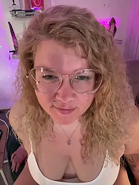 CurvyAnonymousGirl89 online show from 04-08-26, 06:04