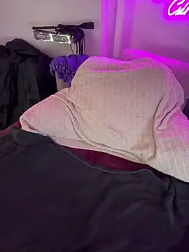 CurvyAnonymousGirl89 online show from 09-27-25, 04:13