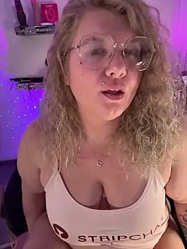 CurvyAnonymousGirl89 online show from 03-26-26, 05:33