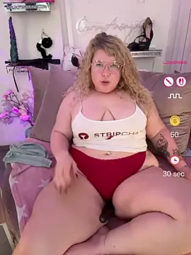 Snapshot of CurvyAnonymousGirl89 chatting on 05-31-26, 06:52 CurvyAnonymousGirl89 online show from 05-31-26, 06:52