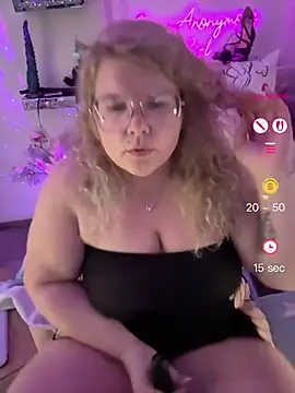 Snapshot of CurvyAnonymousGirl89 chatting on 05-10-26, 03:47 CurvyAnonymousGirl89 online show from 05-10-26, 03:47