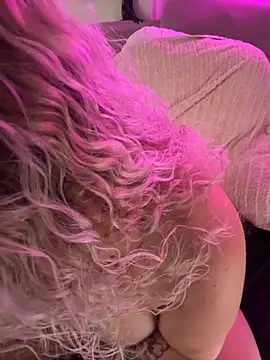 CurvyAnonymousGirl89 online show from 10-19-25, 06:32