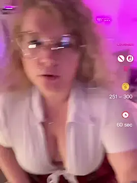 Snapshot of CurvyAnonymousGirl89 chatting on 04-25-26, 06:27 CurvyAnonymousGirl89 online show from 04-25-26, 06:27