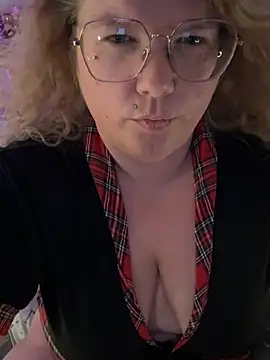 CurvyAnonymousGirl89 online show from 07-15-26, 01:51