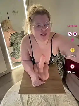 CurvyAnonymousGirl89 online show from 07-17-26, 06:43