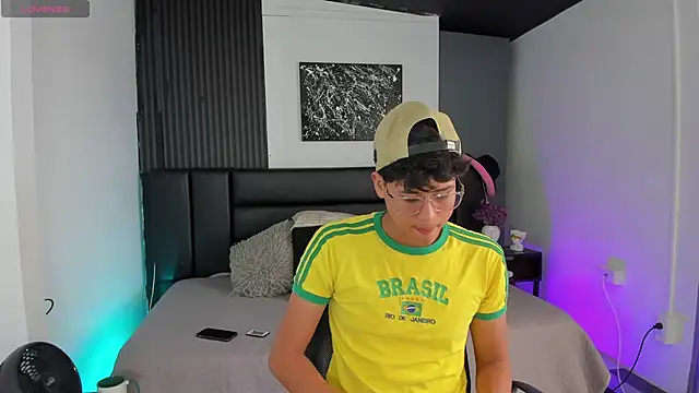 Snapshot of RaidenBoy1 chatting on 01-15-25, 07:44 RaidenBoy1 online show from 01-15-25, 07:44