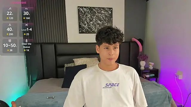 Snapshot of RaidenBoy1 chatting on 01-14-25, 07:43 RaidenBoy1 online show from 01-14-25, 07:43