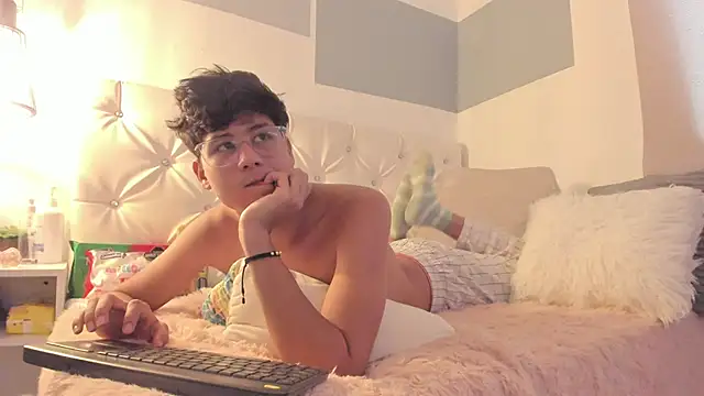 Snapshot of RaidenBoy1 chatting on 01-24-25, 07:39 RaidenBoy1 online show from 01-24-25, 07:39