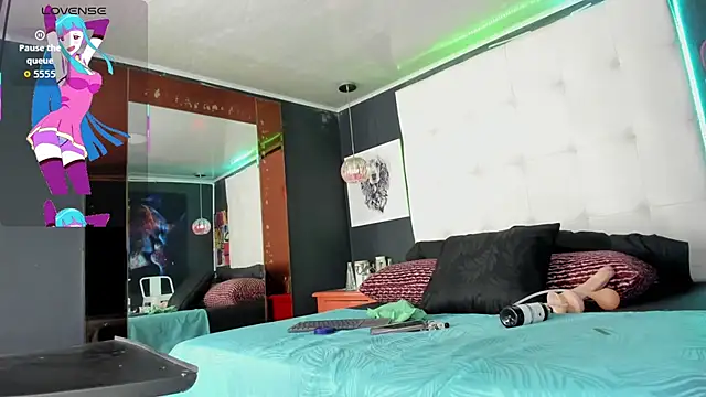 Pandora Rey2 online show from 11-17-25, 01:48