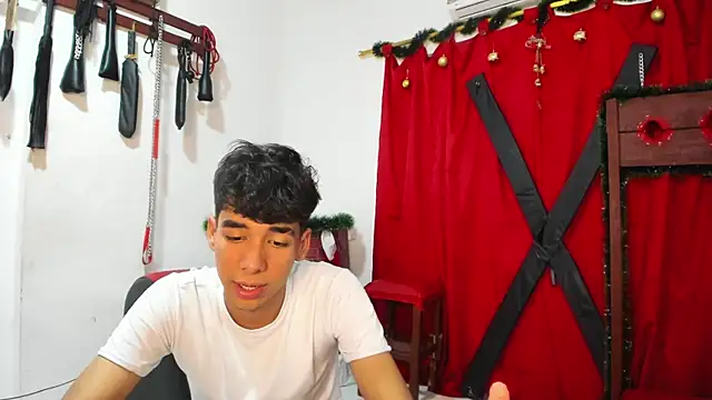 Snapshot of Harry_LatinBoy chatting on 12-20-24, 01:36 Harry LatinBoy online show from 12-20-24, 01:36