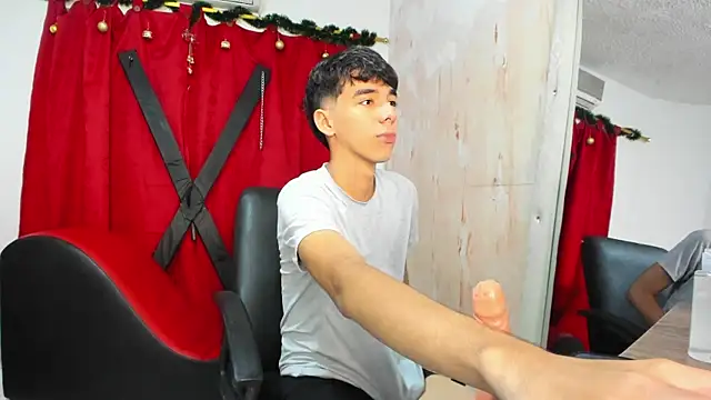 Snapshot of Harry_LatinBoy chatting on 12-14-24, 11:23 Harry LatinBoy online show from 12-14-24, 11:23