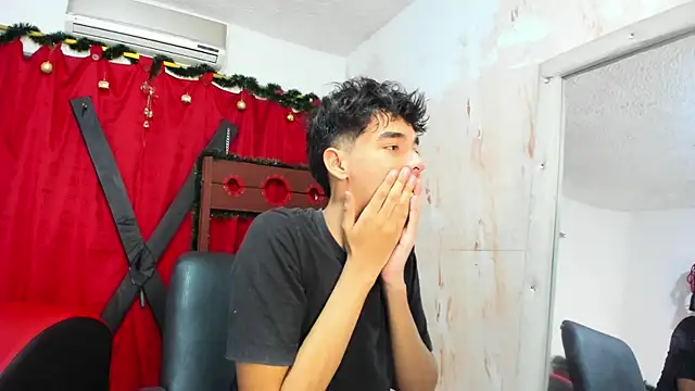 Snapshot of Harry_LatinBoy chatting on 12-19-24, 07:29 Harry LatinBoy online show from 12-19-24, 07:29