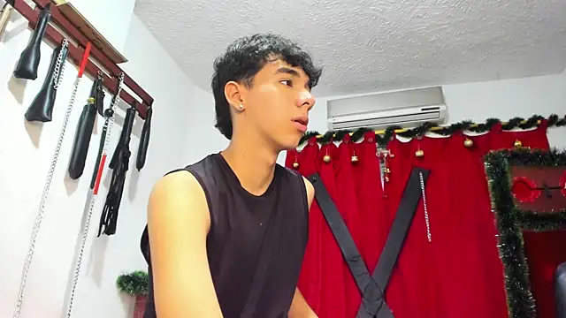 Snapshot of Harry_LatinBoy chatting on 12-06-24, 08:34 Harry LatinBoy online show from 12-06-24, 08:34