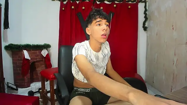 Snapshot of Harry_LatinBoy chatting on 12-10-24, 10:37 Harry LatinBoy online show from 12-10-24, 10:37