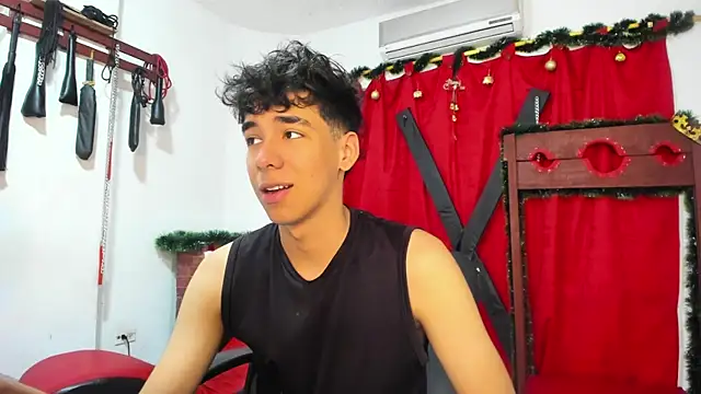 Snapshot of Harry_LatinBoy chatting on 12-18-24, 07:30 Harry LatinBoy online show from 12-18-24, 07:30