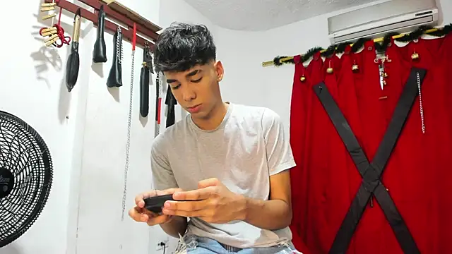 Snapshot of Harry_LatinBoy chatting on 12-08-24, 07:54 Harry LatinBoy online show from 12-08-24, 07:54