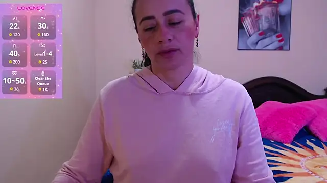 Snapshot of sara_florez1 chatting on 10-08-25, 11:01 sara florez1 online show from 10-08-25, 11:01