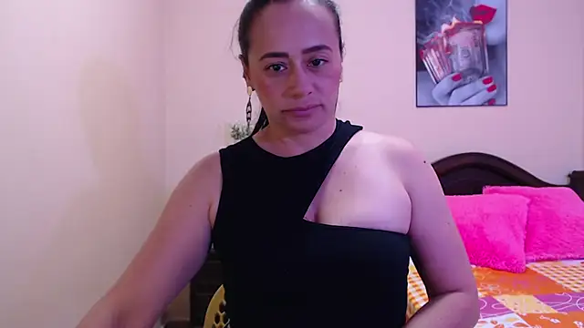 Snapshot of sara_florez1 chatting on 10-06-25, 11:22 sara florez1 online show from 10-06-25, 11:22