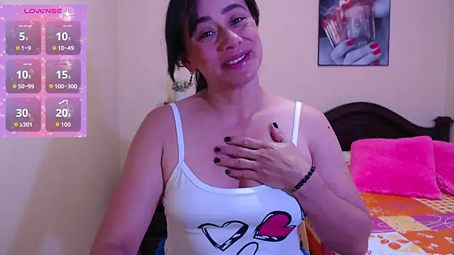 Snapshot of sara_florez1 chatting on 10-05-25, 12:18 sara florez1 online show from 10-05-25, 12:18