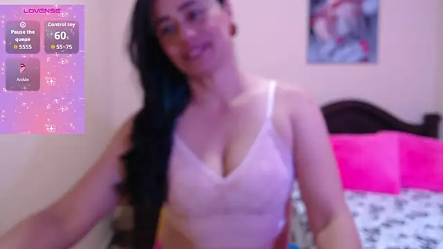 Snapshot of sara_florez1 chatting on 10-23-25, 11:09 sara florez1 online show from 10-23-25, 11:09