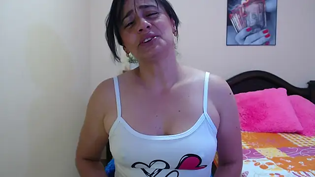 Snapshot of sara_florez1 chatting on 09-27-25, 10:43 sara florez1 online show from 09-27-25, 10:43