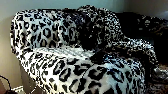 Snapshot of Fuckboy4public chatting on 12-25-24, 01:51 Fuckboy4public online show from 12-25-24, 01:51