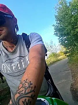 Snapshot of Fuckboy4public chatting on 09-12-25, 04:29 Fuckboy4public online show from 09-12-25, 04:29