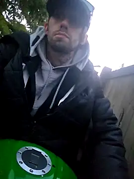 Snapshot of Fuckboy4public chatting on 09-25-25, 01:44 Fuckboy4public online show from 09-25-25, 01:44