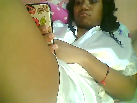 Snapshot of Fariana01 chatting on 01-17-25, 01:57 Fariana01 online show from 01-17-25, 01:57