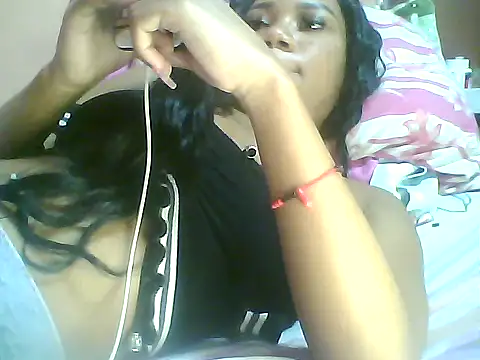 Snapshot of Fariana01 chatting on 01-09-25, 02:33 Fariana01 online show from 01-09-25, 02:33