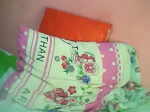 Snapshot of Fariana01 chatting on 12-29-24, 02:06 Fariana01 online show from 12-29-24, 02:06