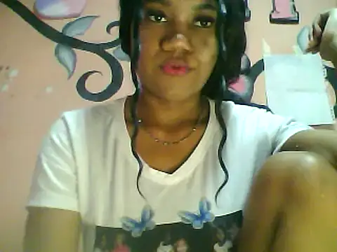 Snapshot of Fariana01 chatting on 02-05-25, 10:33 Fariana01 online show from 02-05-25, 10:33