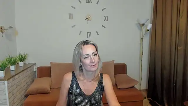 Julia Cherry  online show from 02-09-25, 02:18